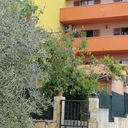 With A Parking Space - 20673 Apartmán Pula